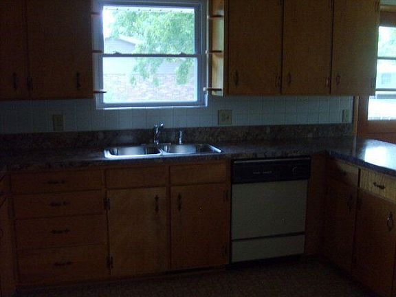 5th image of 249 Eastwood Dr