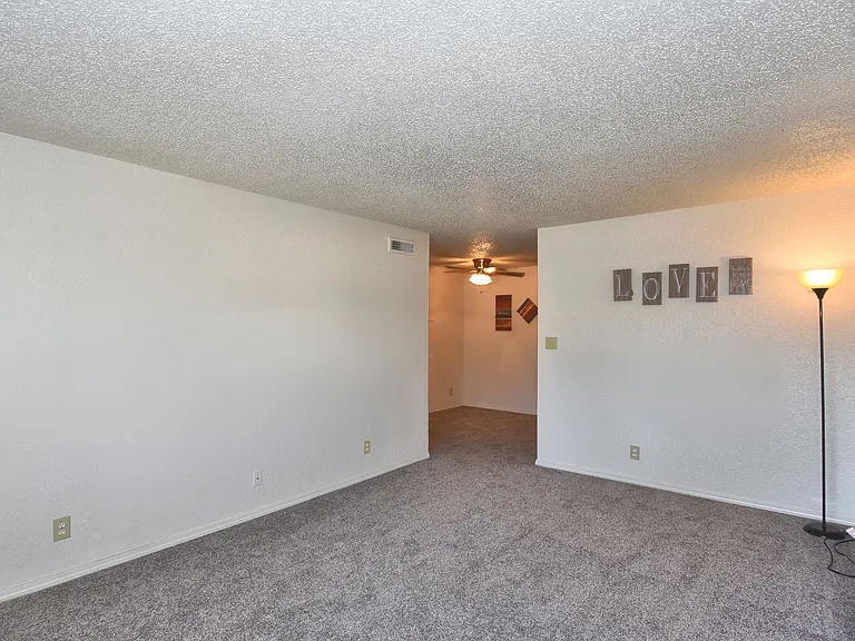 South Point Apartments — Photo 15
