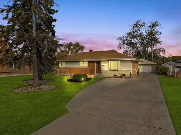 6308 W 84th St, Burbank, IL 60459