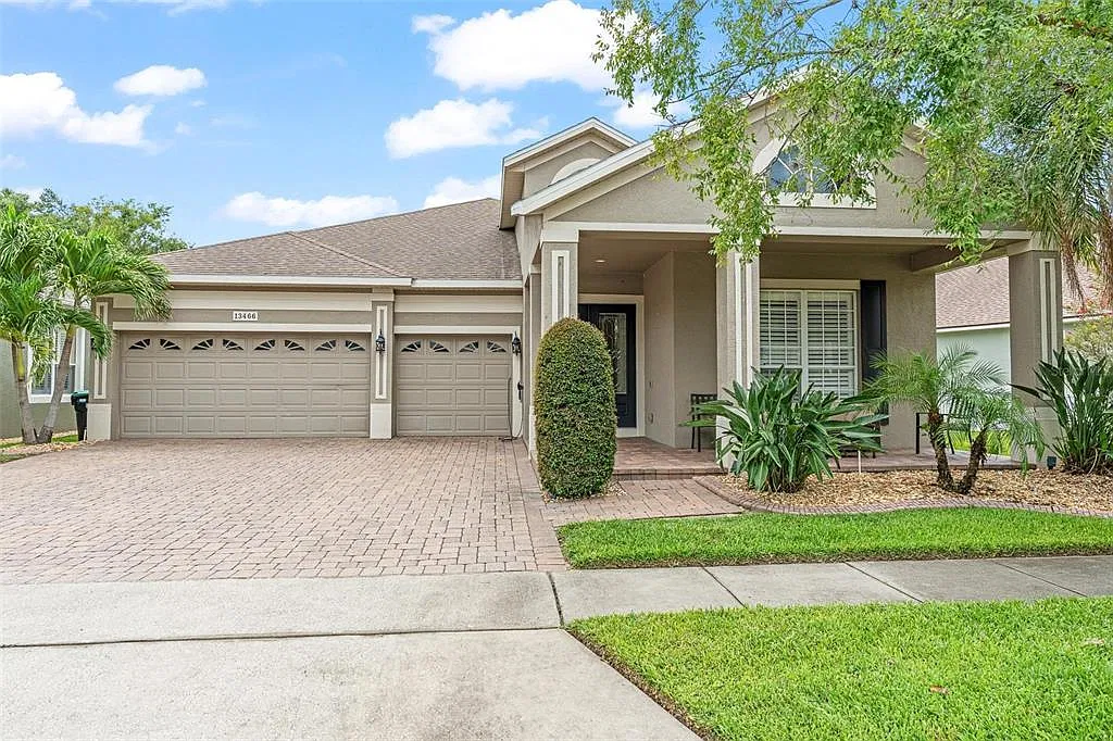 4 bed, 3.0 bath, 2813 sqft, $4,500 — Photo 1