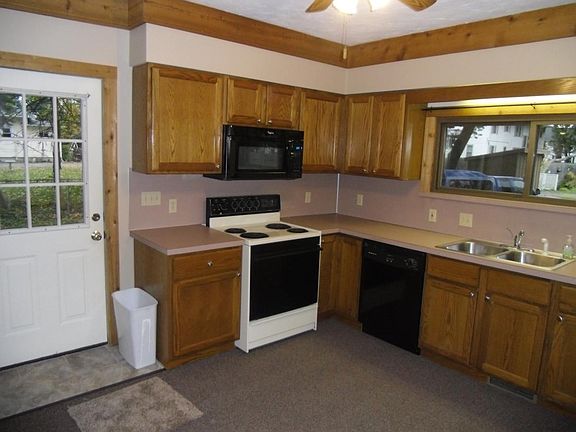 Another view of kitchen