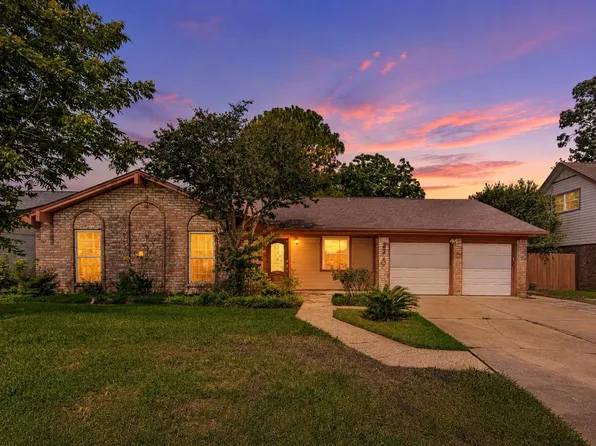 2710 Burke Rd, Pasadena, TX 77502