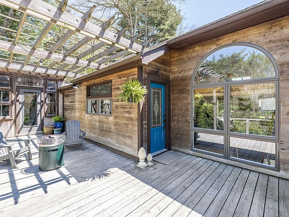 4th image of 22 Oak Ln