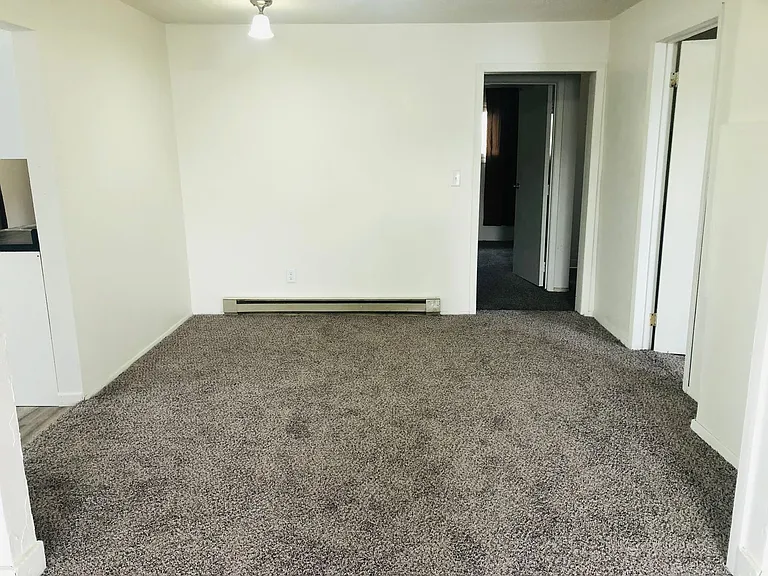 114 4th Ave NW — Photo 3
