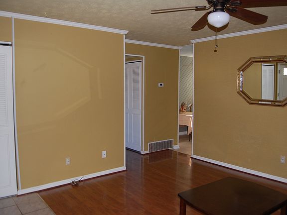 5th image of 393 Chamberlain Dr