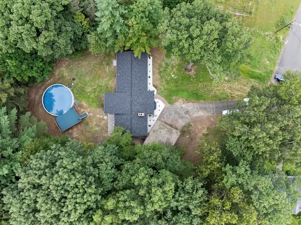 134 Western Cir, Westfield, MA 01085