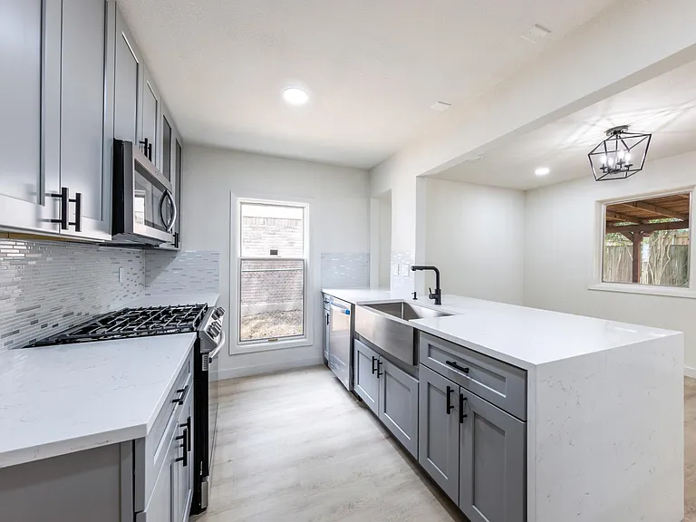 7601 W Gate Blvd — Photo 8