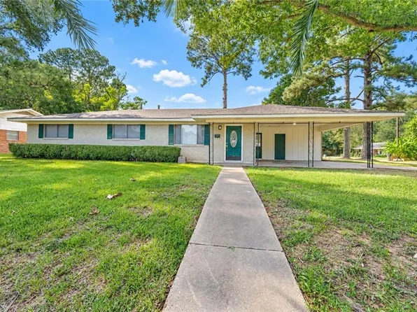 2023 Plantation Dr, Alexandria, LA 71301