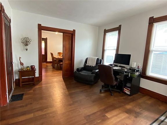 4th image of 413 N Center St