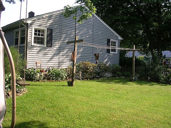 3rd image of 8 Stratford Dr