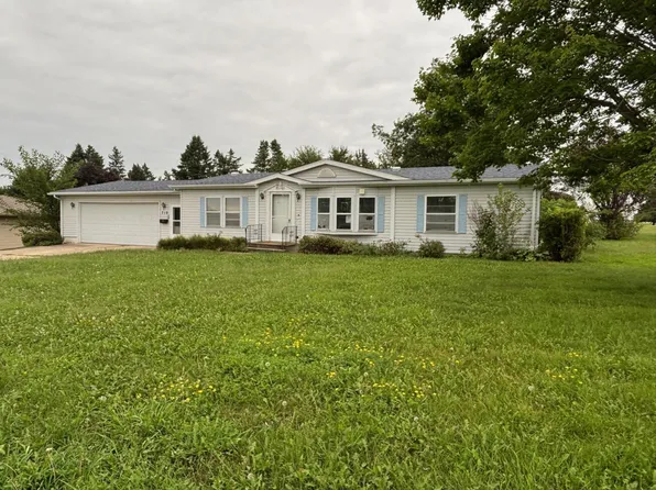 718 Edgeland St, Gladbrook, IA 50635