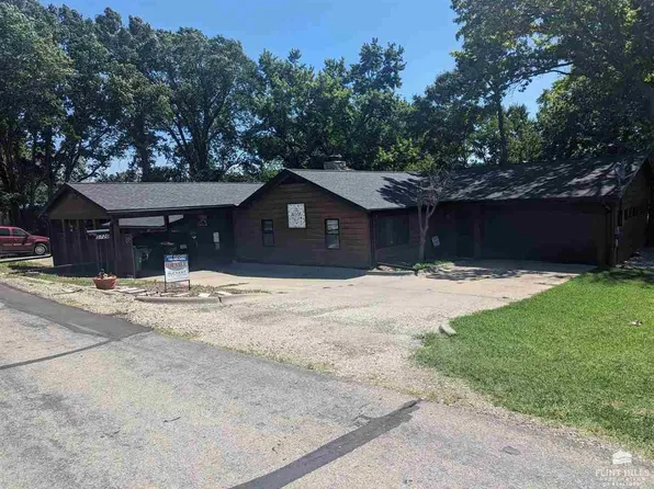 5720 Elbo View Dr, Manhattan, KS 66502