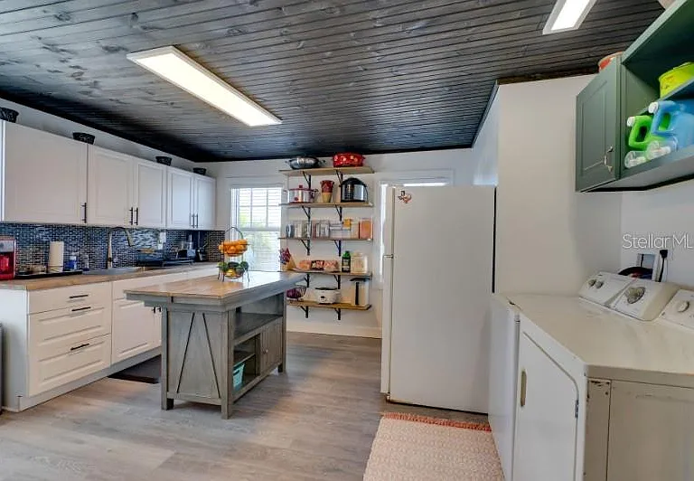 209 W Olympia Ave — Photo 9