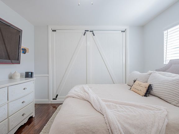 4th image of 311 E Lemon Ave