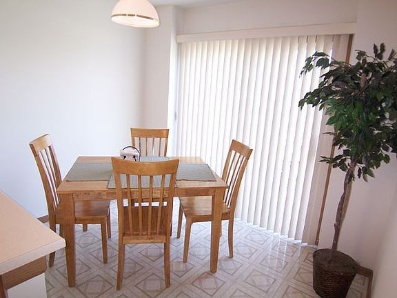 kitchen eating area