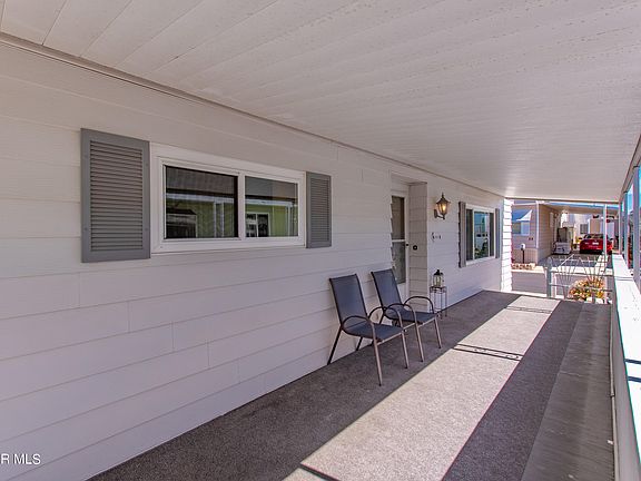 5th image of 75 Suzanne Ct
