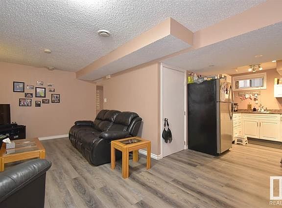 225196407-38_05062022