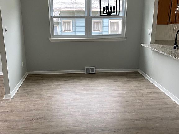 3rd image of 211A Pennington Ave