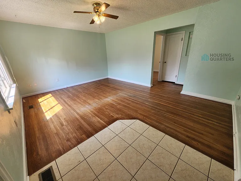 4120 W Sanson Ave — Photo 2