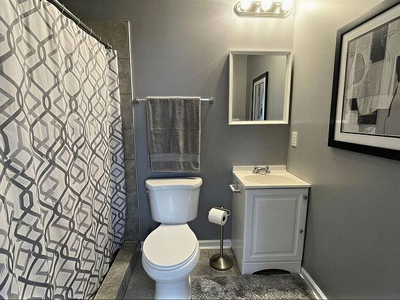 3rd image of 1520 N Caroline St #11585941