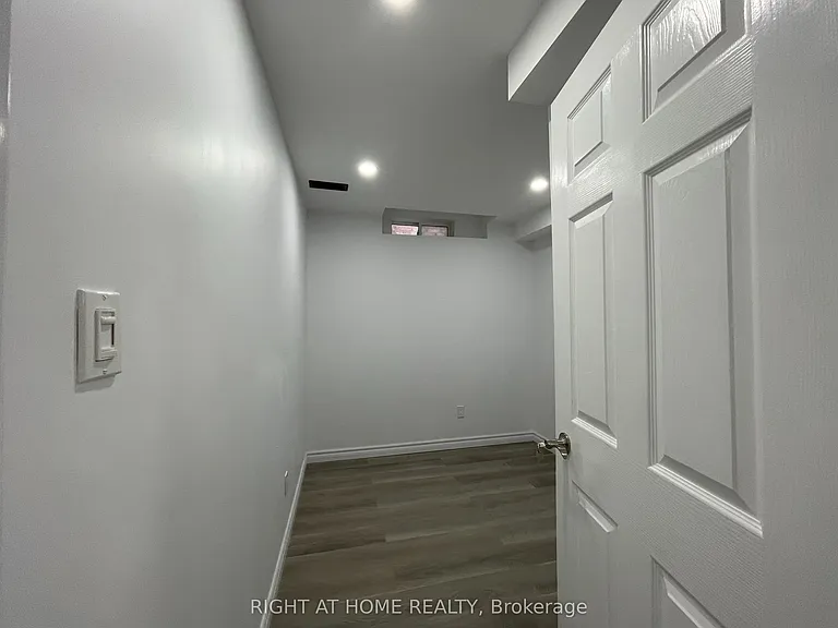 58 Meadowcrest Ln #LOWER — Photo 25