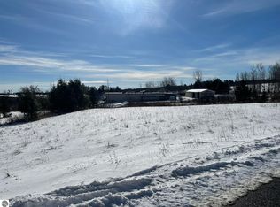 Na Fach St, Rose City, MI 48654