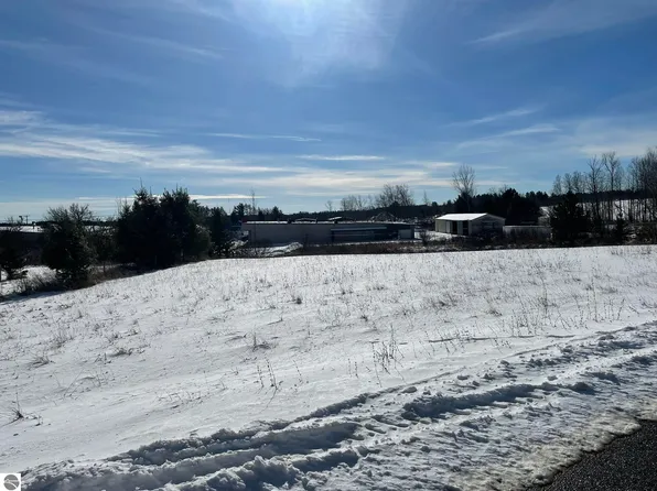 Na Fach St, Rose City, MI 48654