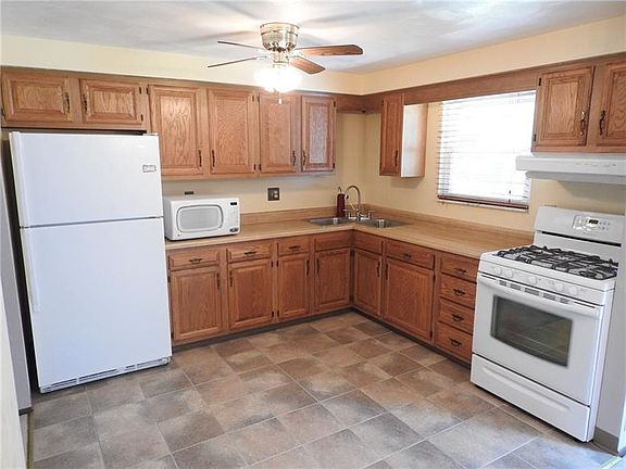 5th image of 137 Old Farm Dr