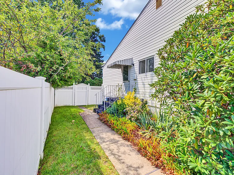 84 White Oak St #2 — Photo 3