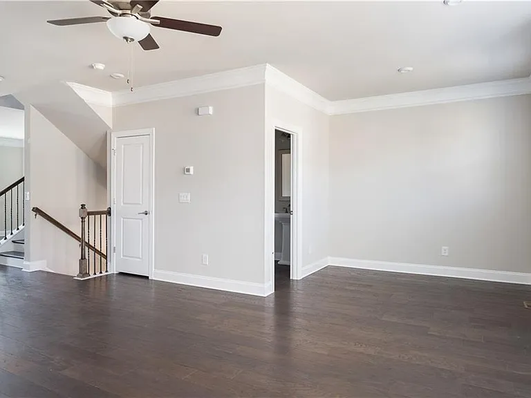 1758 Samantha Bnd — Photo 12