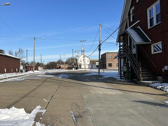 3rd image of 127 W North St