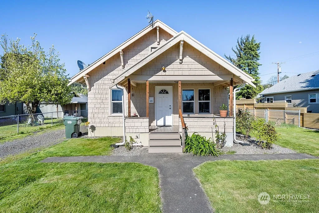 760 SW Cascade Avenue photo 1