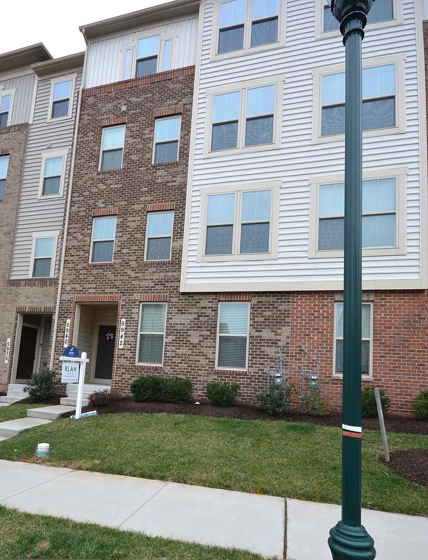 3 bed, 2.5 bath, $2,600 — Photo 1