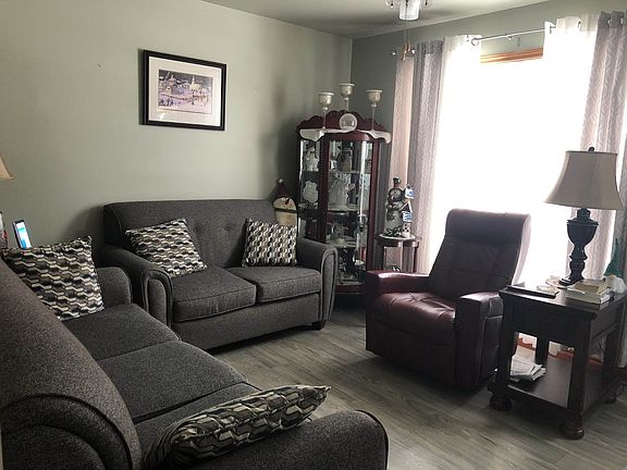 4th image of 12 Hemlock Dr