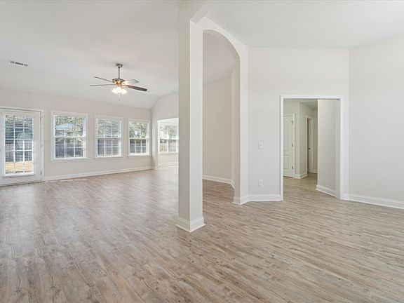 3rd image of 42 Sara Ct NE