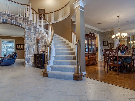 4th image of 705 Braxton Ct