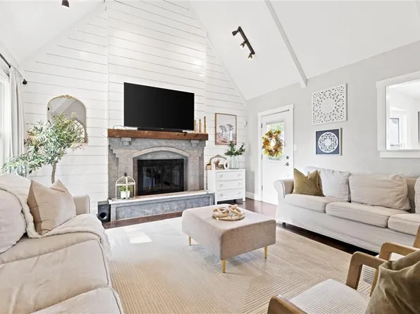 6721 E 123rd Ter, Grandview, MO 64030