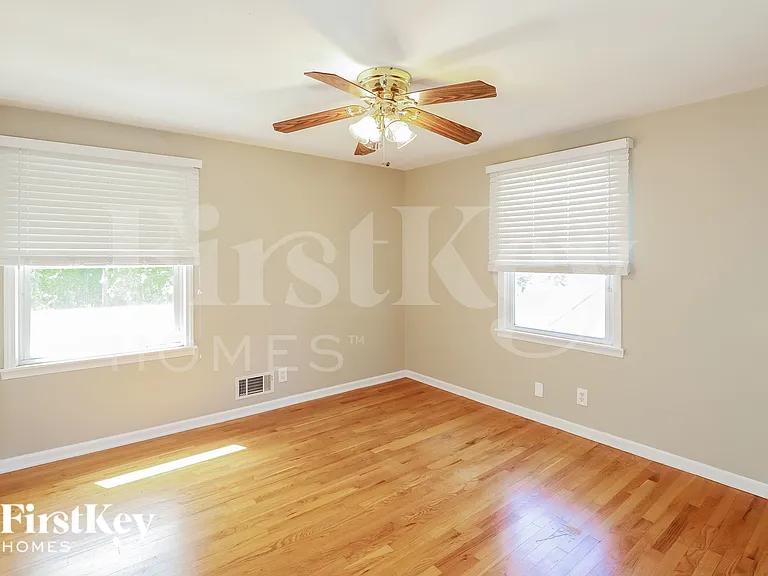 8408 W 89th St — Photo 11