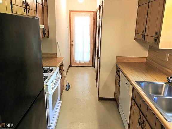 5th image of 3700 Chestnut Lake Ct #14