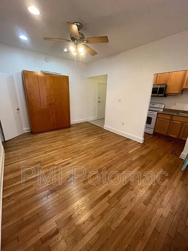 1401 Columbia Rd NW — Photo 1