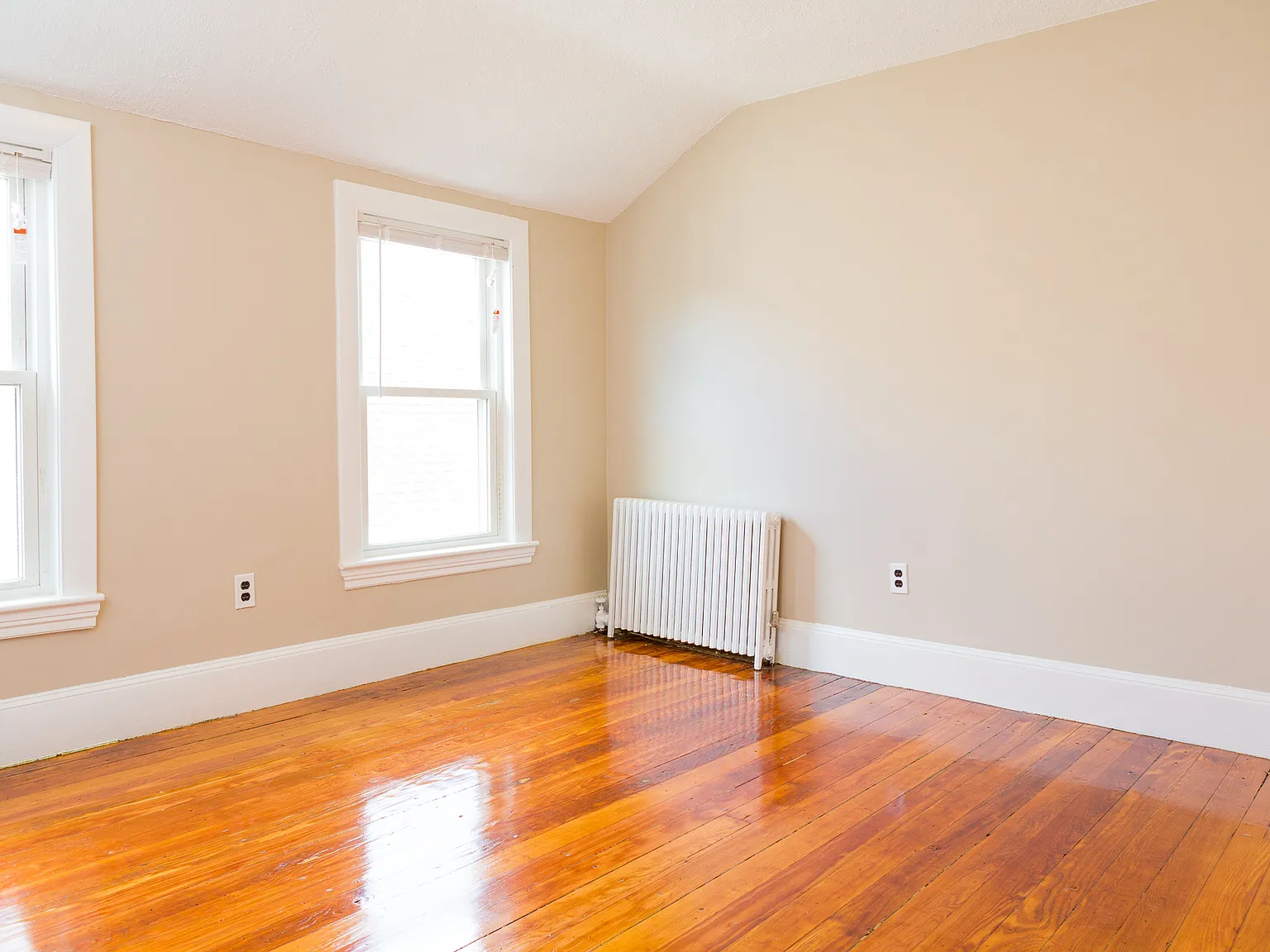 5 bed, 1800 sqft, $4,500 — Photo 2
