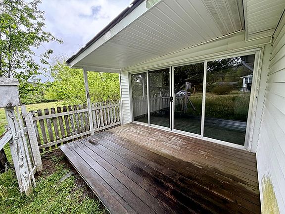5th image of 21168 Beckley Rd