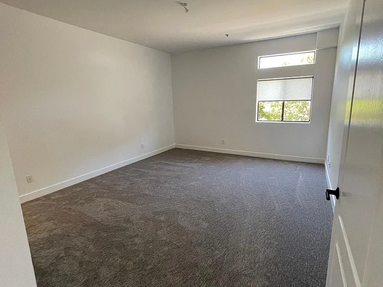 4477 Woodman Ave #209 — Photo 16