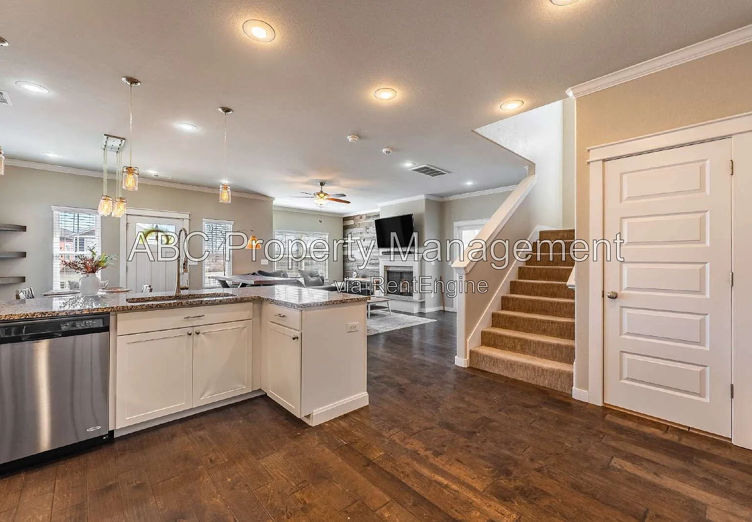 4 bed, 3.0 bath, 2191 sqft, $2,550 — Photo 4