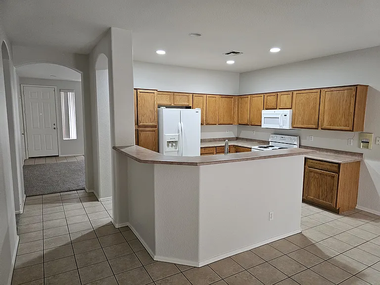 12247 W Grant St — Photo 4