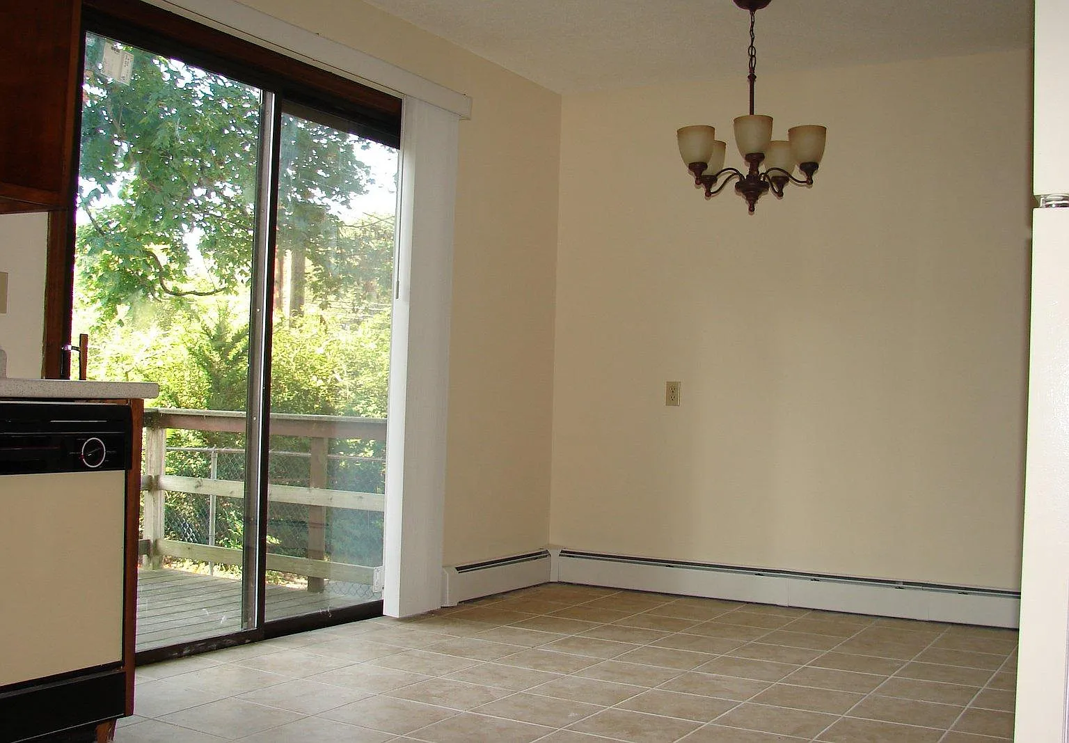 2 bed, 1000 sqft, $1,600 — Photo 2