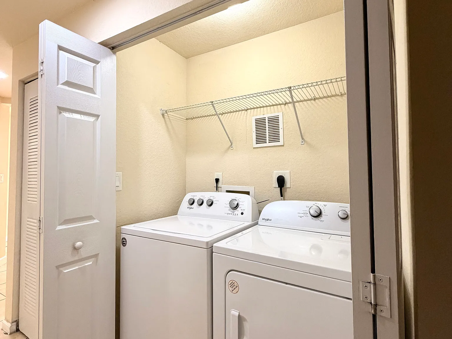 3 bed, 2.5 bath, 1308 sqft, $2,950 — Photo 3