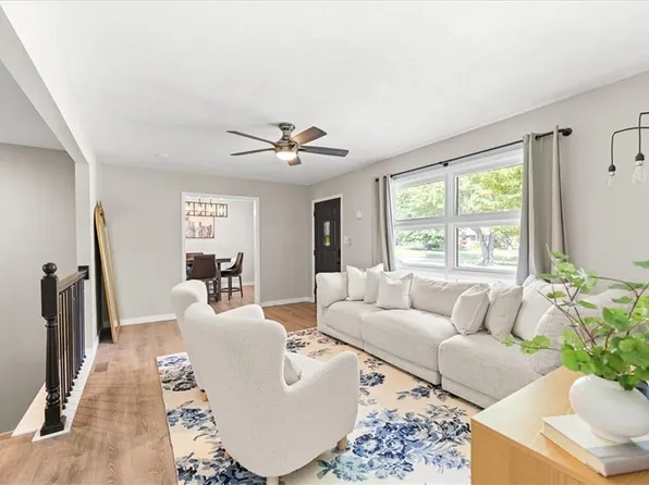 5222 Flint St, Shawnee, KS 66203