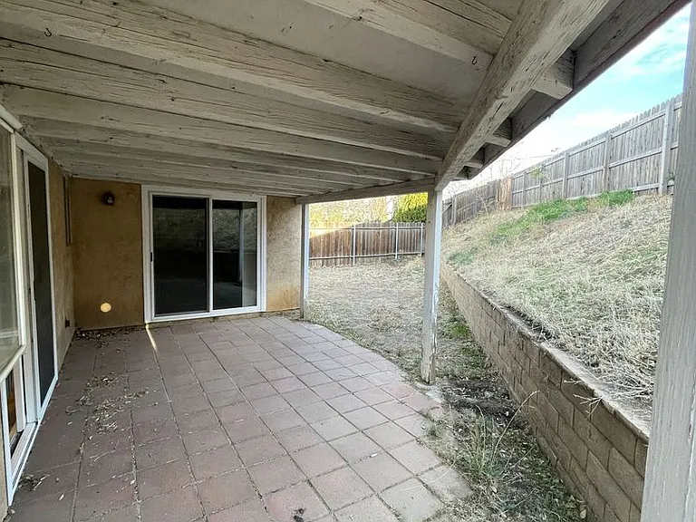 204 Meadowbrook Ct — Photo 16