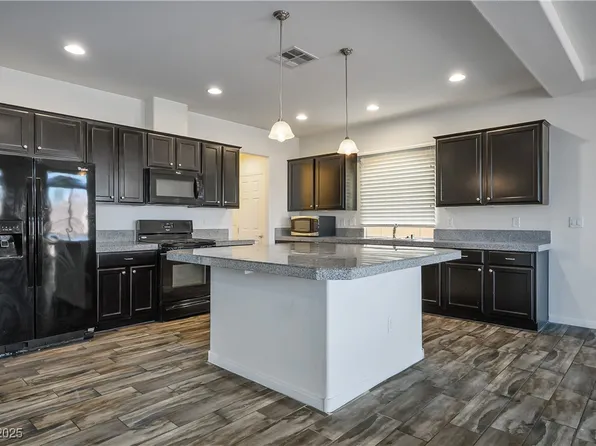 9782 Smokey Moon St, Las Vegas, NV 89141